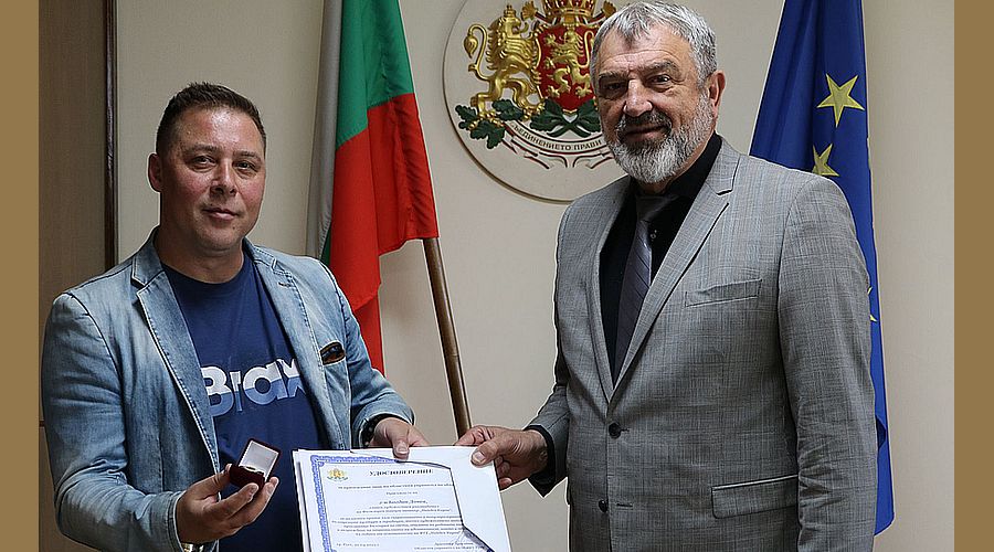 Главният художествен ръководител на ФТТ „Найден Киров“ бе отличен със знака на областния управител на Русе